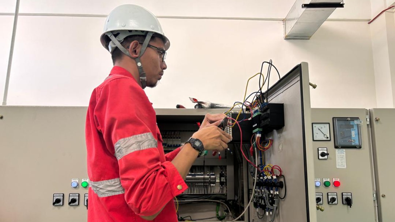 Operation of Low Voltage Switchboard